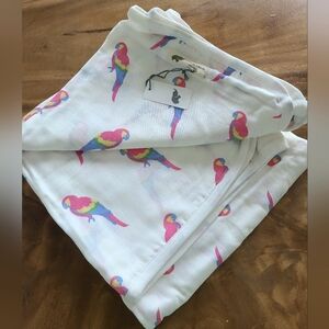 BNWT Monica + Andy Polly Wants a Cracker Coming Home Blanket 🐦
